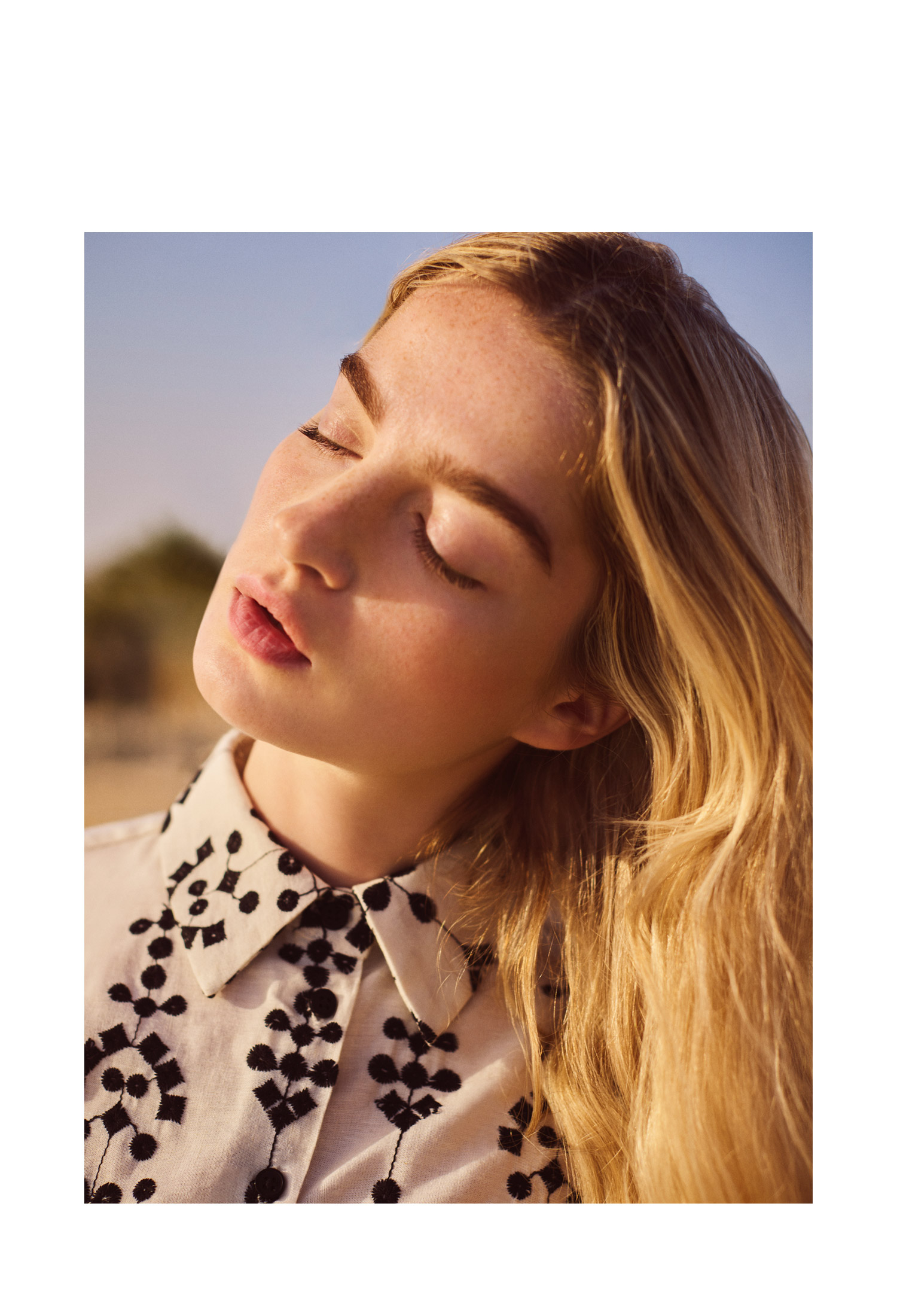 06_WOMAN_mobile_highsummer.jpg
