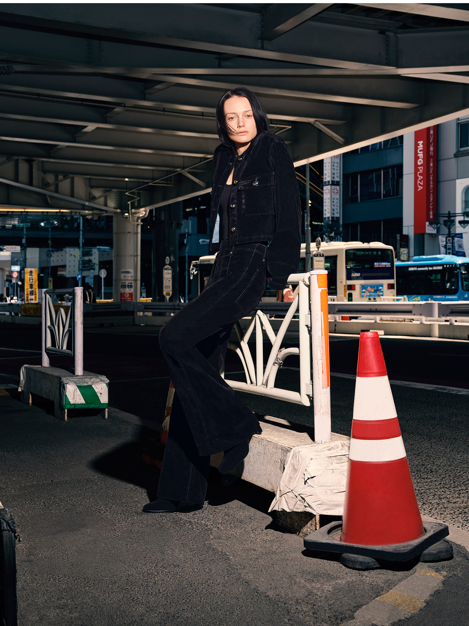 14_mobile_tokyo_woman_MAAG.jpg