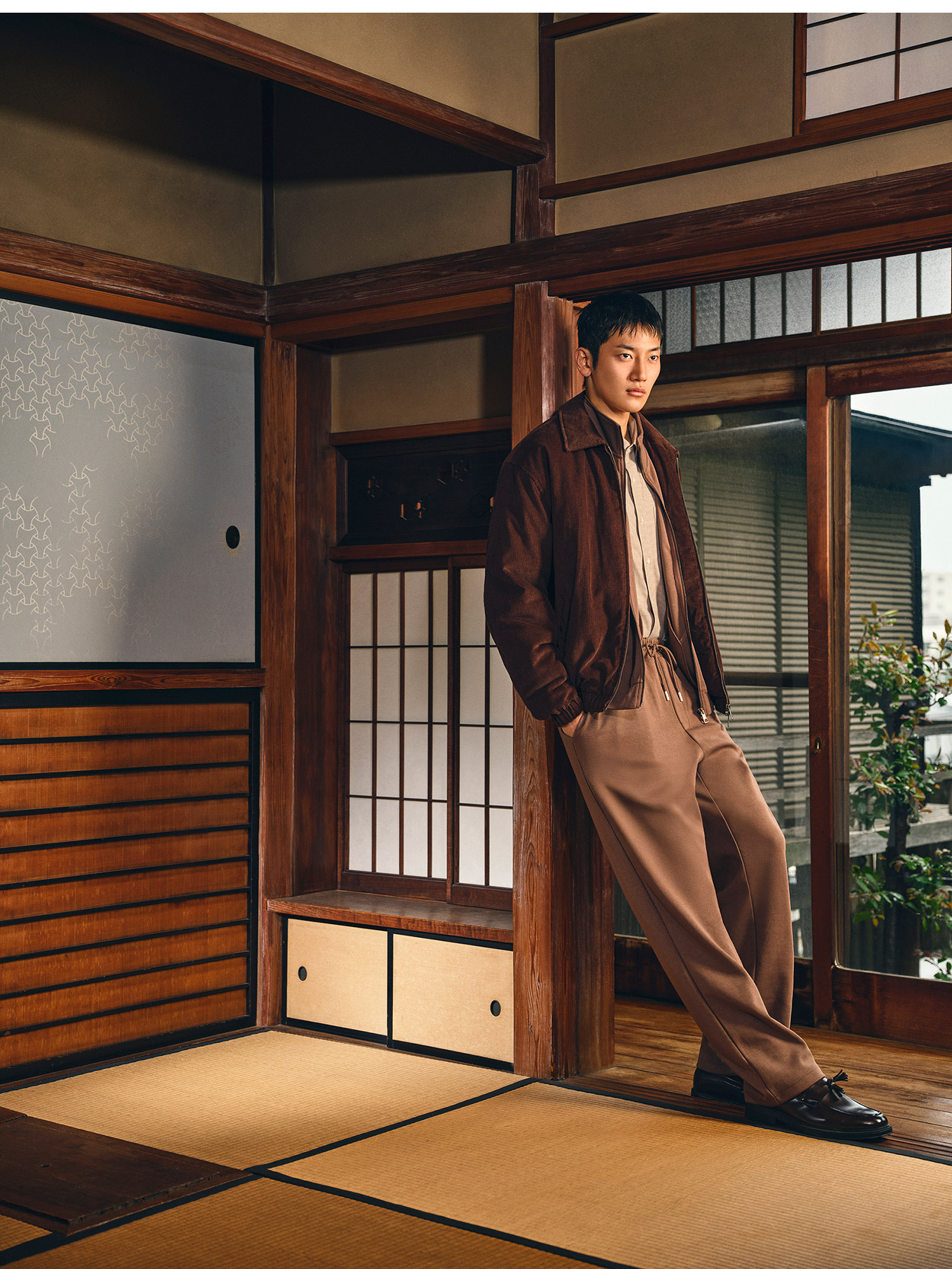 10_mobile_tokyo_man_MAAG.jpg