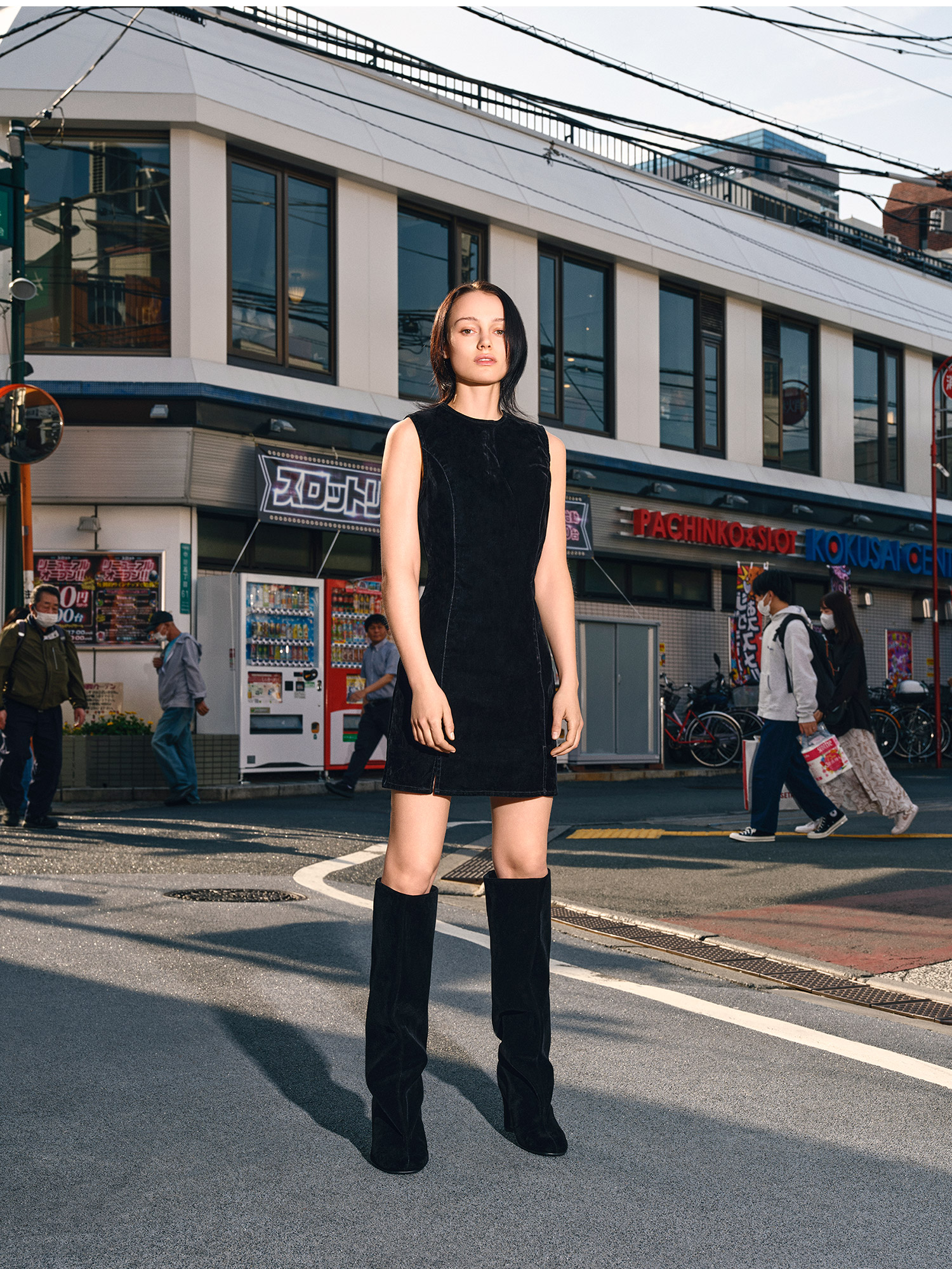15_mobile_tokyo_woman_MAAG.jpg