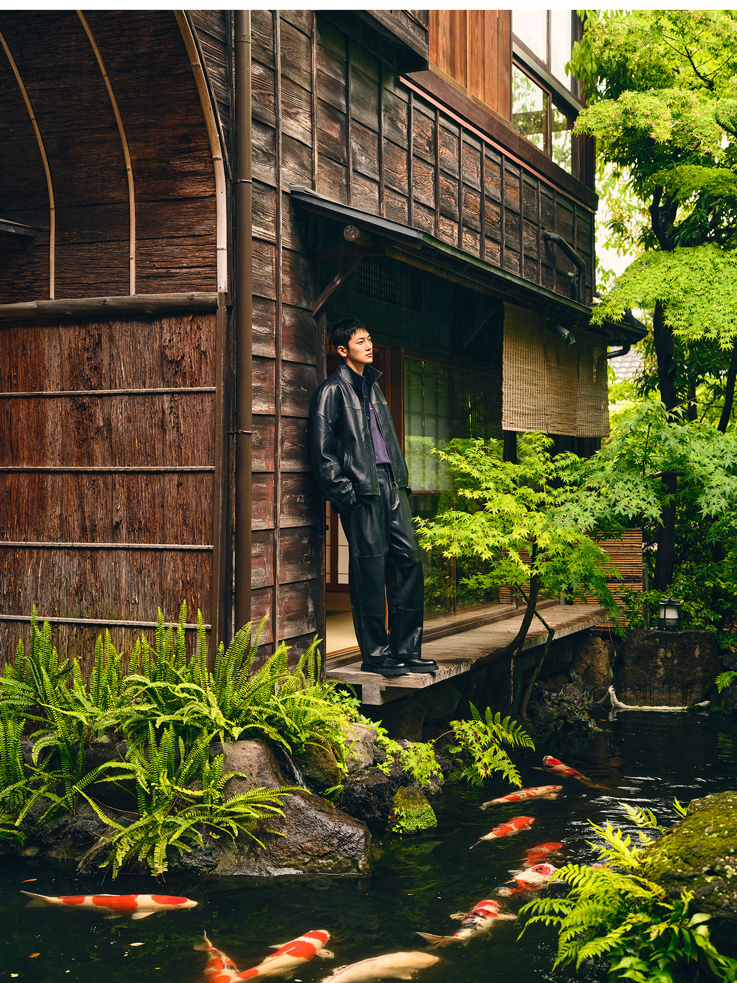 02_mobile_tokyo_man_MAAG.jpg